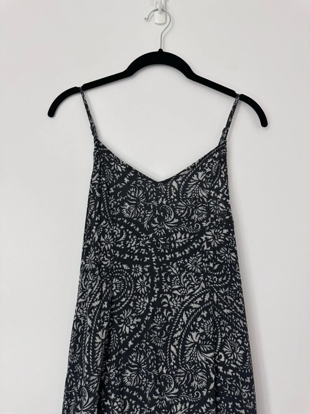 Abercrombie & Fitch V-Neck Flowy Maxi Dress